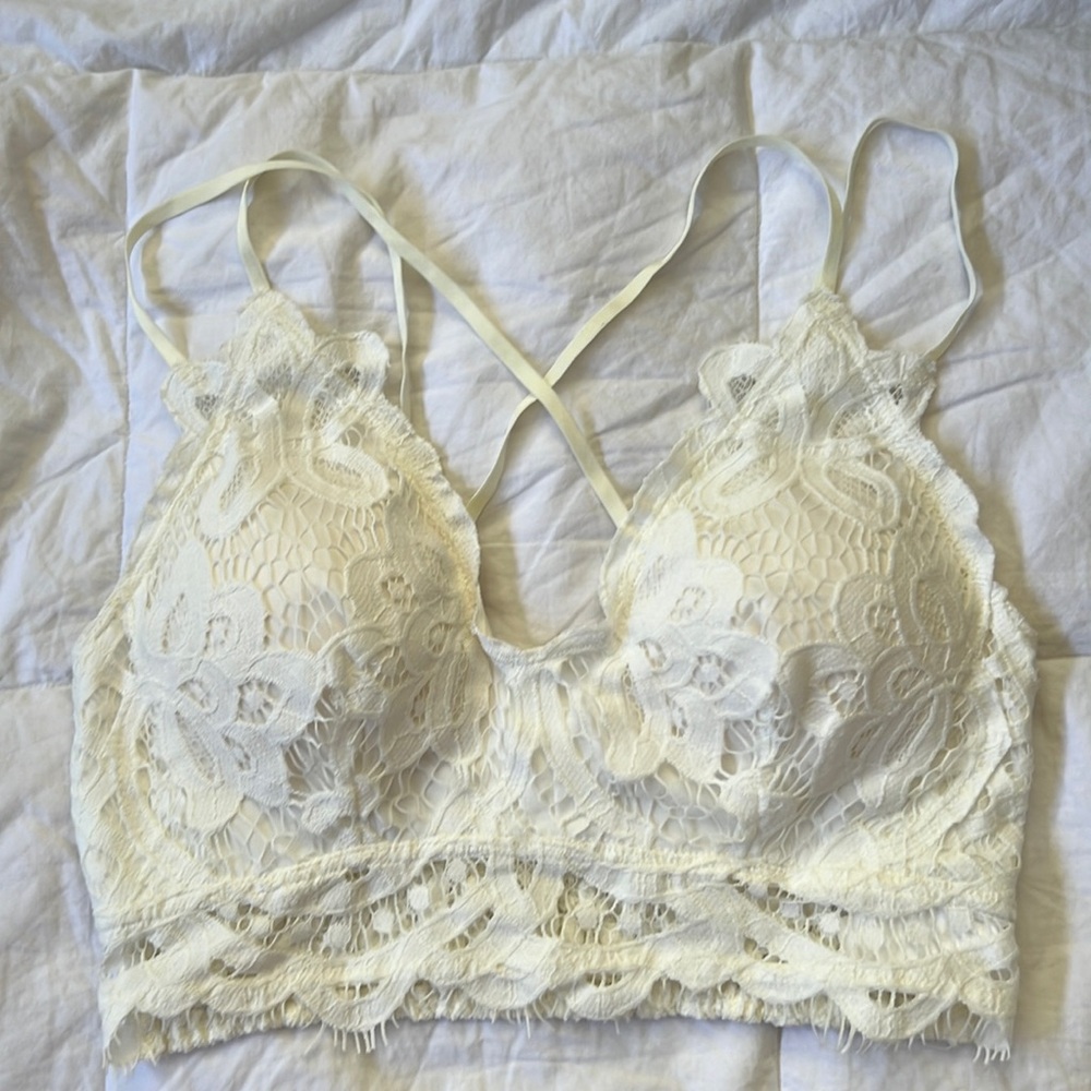 WISHLIST OFF WHITE LACE BRALETTE SIZE MEDIUM
